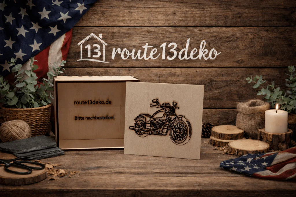 Holzuntersetzer mit Motorrad Gravur, rustikale Deko, handgefertigt aus Holz und Epoxidharz