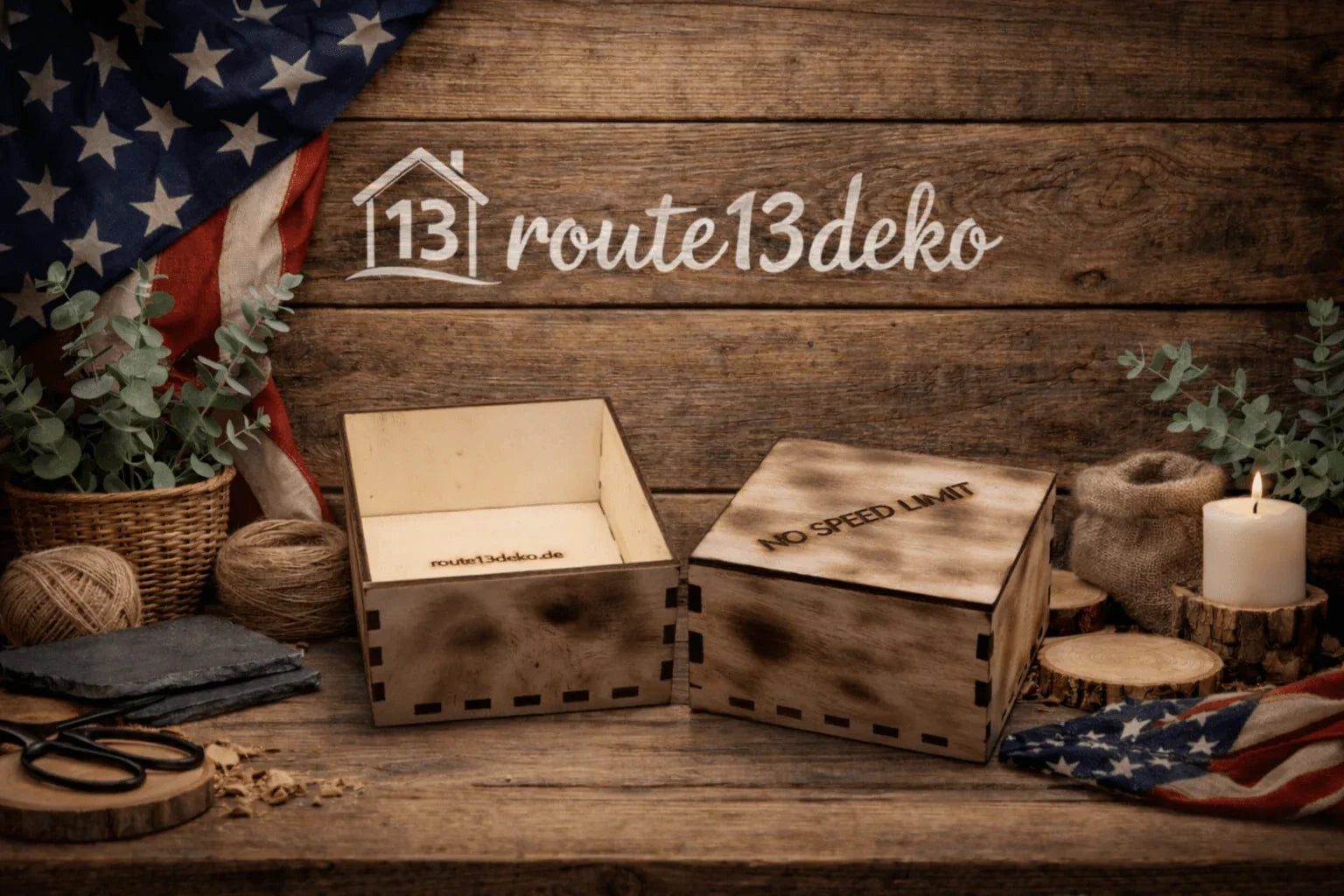 Rustikale Holzbox mit Gravur NO SPEED LIMIT vor Holzoptik, Dekoration im Landhausstil