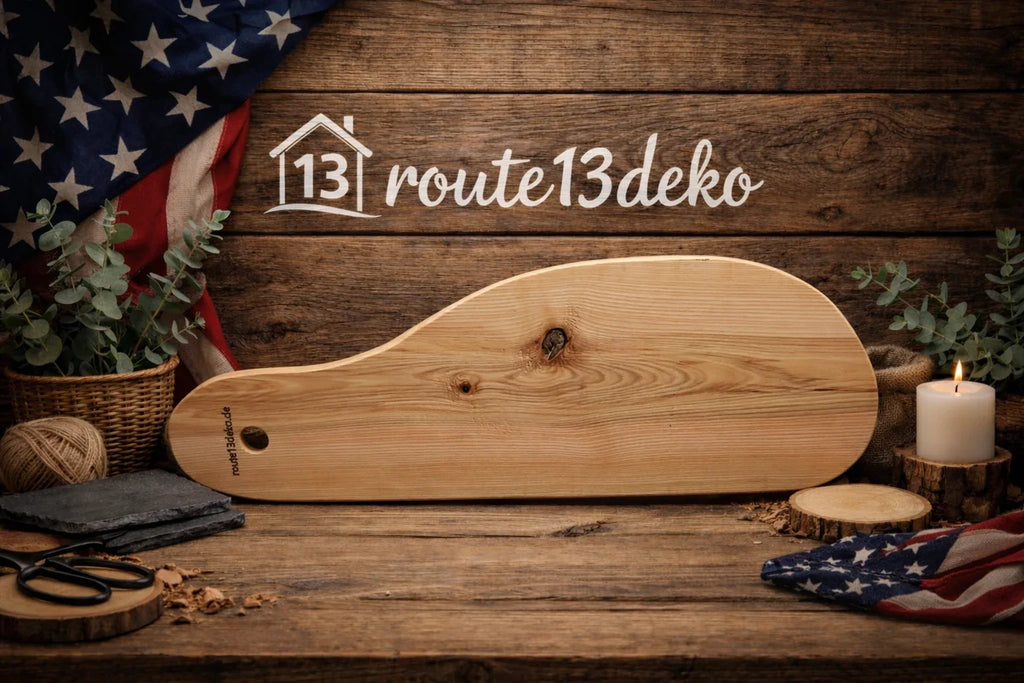Rückseite Holzservierbrett mit kleinem route13deko.de Schriftzug